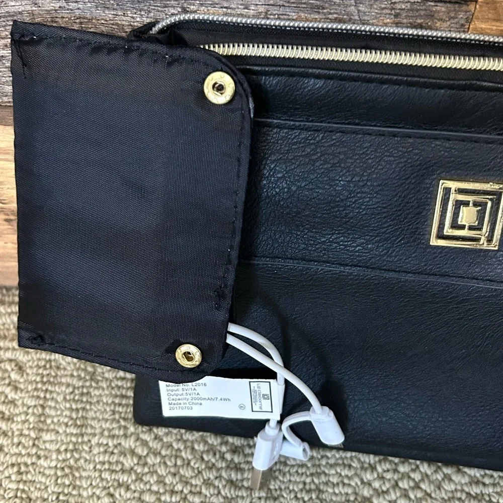 Liz Claiborne Black Charging Wrislet Clutch w/ built in power bank - Picture 9 of 9